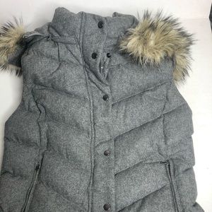 Gap vest with removable fur